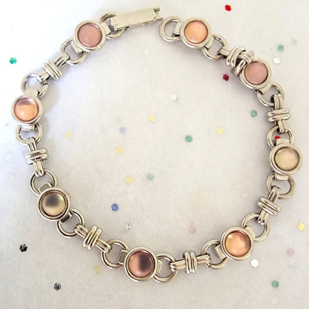 GLOWING GLASS SHADES OF NEUTRAL CABOCHONS ON SILVER TONE KNOT CHAIN BRACELET NEW
